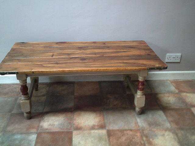 Rustic dayconservatory table