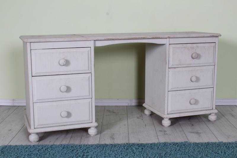 RUSTIC SOLID PINE DRESSING TABLE NEEDS RE-PAINTING - FREE LOCAL DELIVERY - CAN COURIER