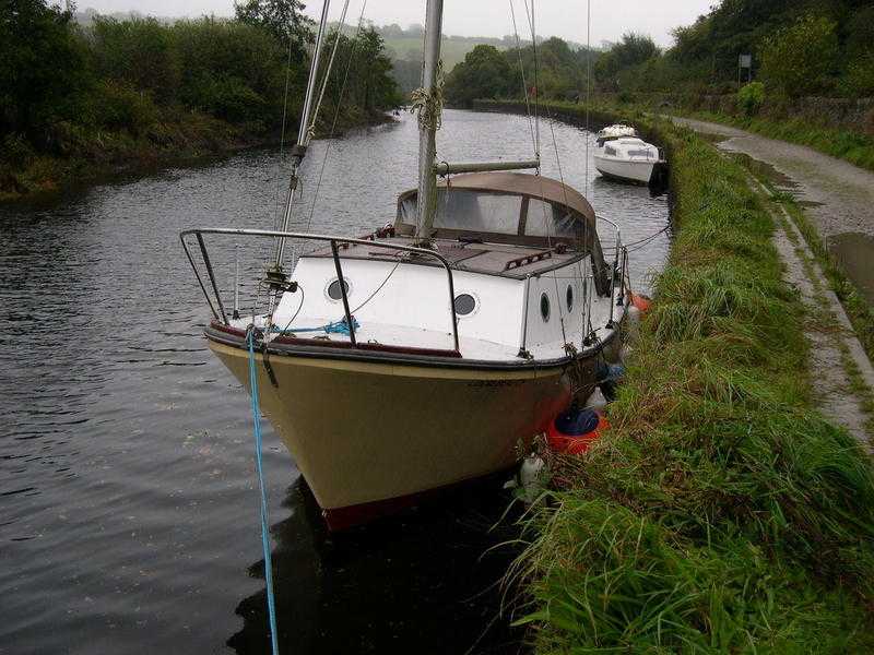 Sailing Fishing 22 ft boat Two Berth, inboard diesel engine
