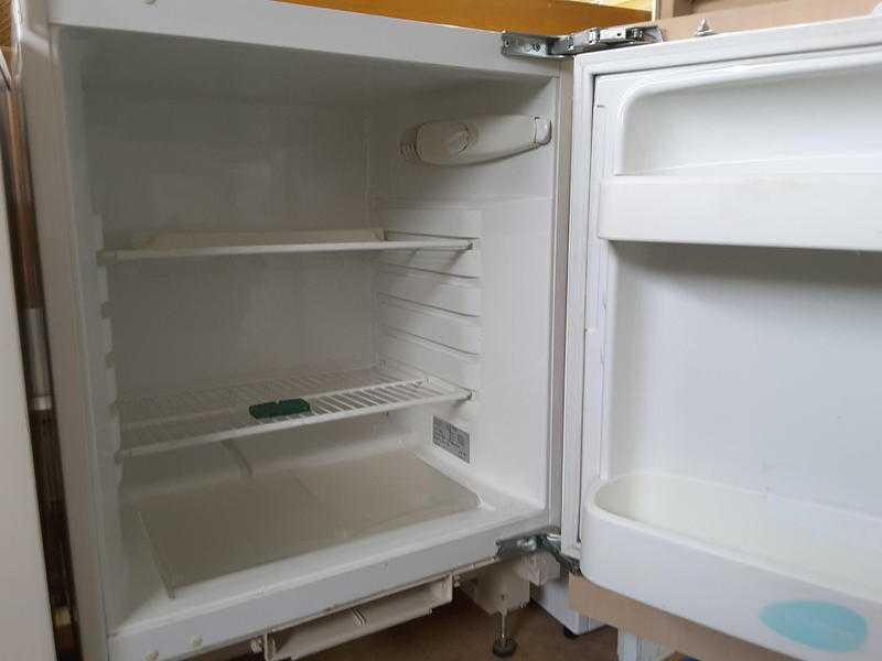 SALE NOW ON Integrated  Built In Fridge - GWO - 30 Day Warrenty - Local Delivery 19