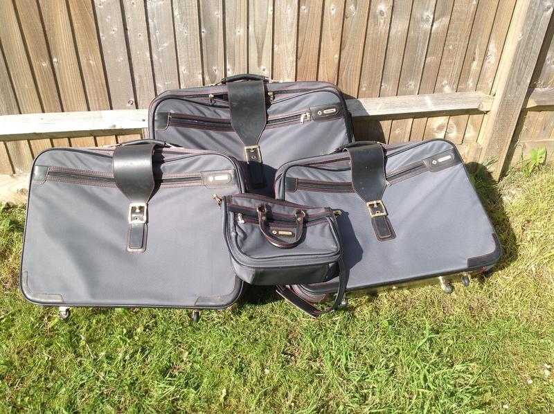 Samsonite luggage set 4 pieces