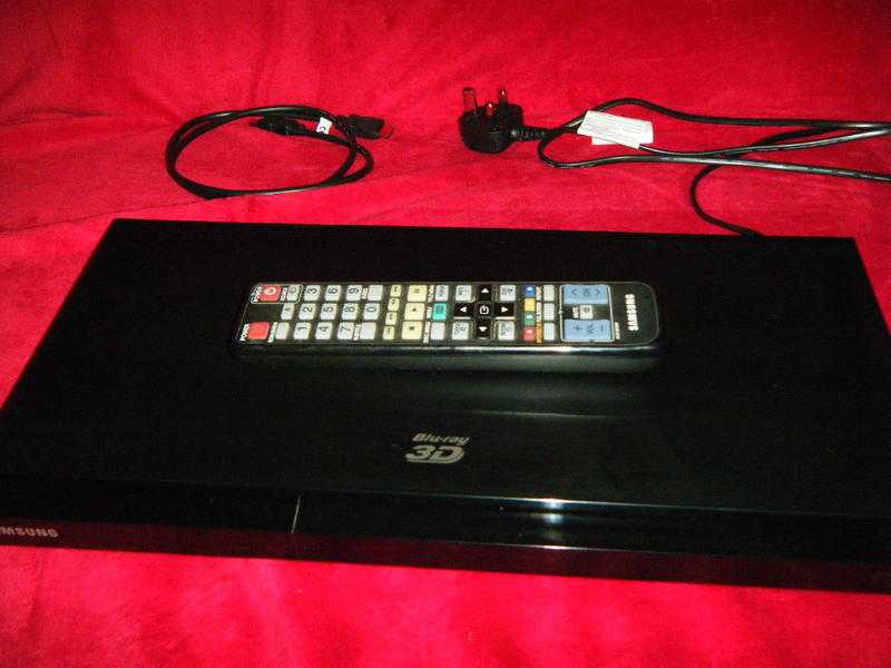 Samsung  2D  3D Smart Blu-ray DVD player  over 35 dvds