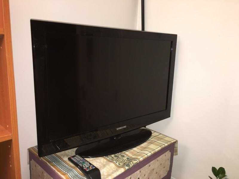 Samsung 32 inch flatscreen TV