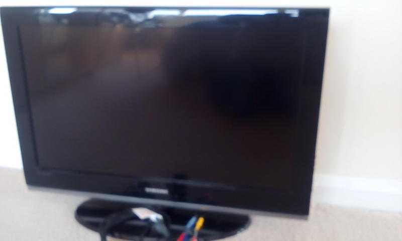 Samsung 32quot Colour  LCD TV with FREEVIEW