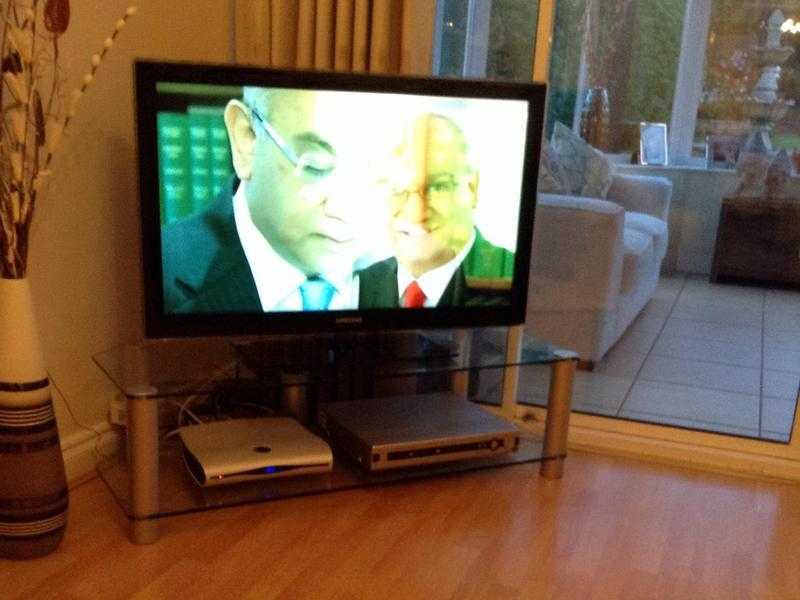 Samsung 40 inch flat screen television with free glass two tier table and DVD player