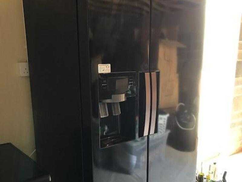 Samsung American style fridge freezer in black