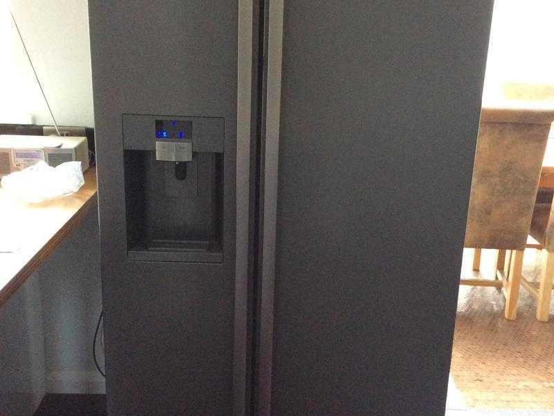 Samsung American Style Fridge Freezer with WaterIce Dispenser