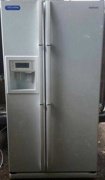 Samsung American style fridge freezercan deliver