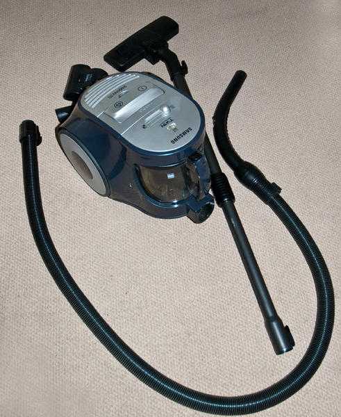Samsung Bagless Cyclonic Vacuum Cleaner- VG Condition
