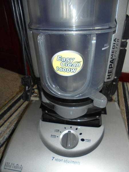 Samsung Easy Clean 1600W Upright Hoover