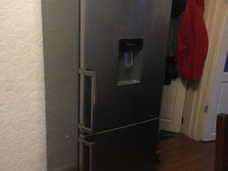 Samsung fridge freezer with water dispenser