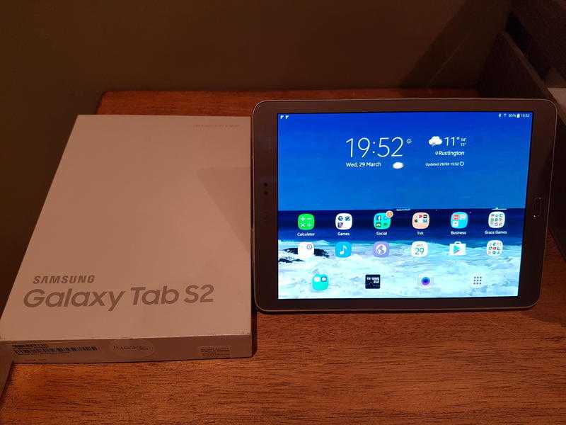 Samsung Galaxy Tab S2 SM-T810 32GB, Wi-Fi, 9.7in - Gold with cover in Excellent condition