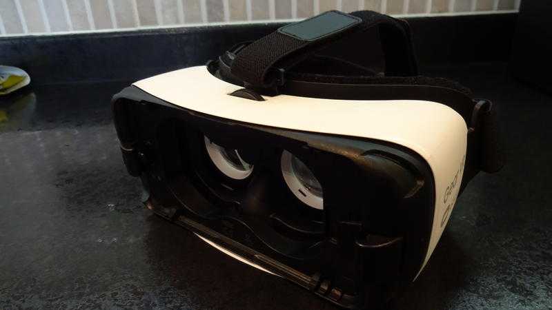 Samsung Gear VR Virtual Reality Oculus Headset