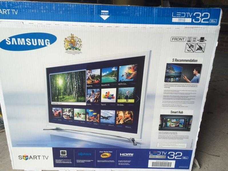 Samsung Smart TV 32inch UA32F 4500  FreeSat  TV table