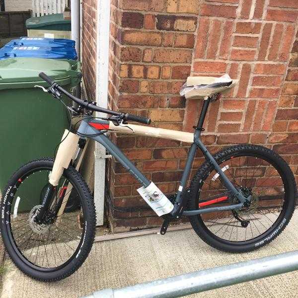 Saracen mantra mountain bike , hydraulic brake disc brand new