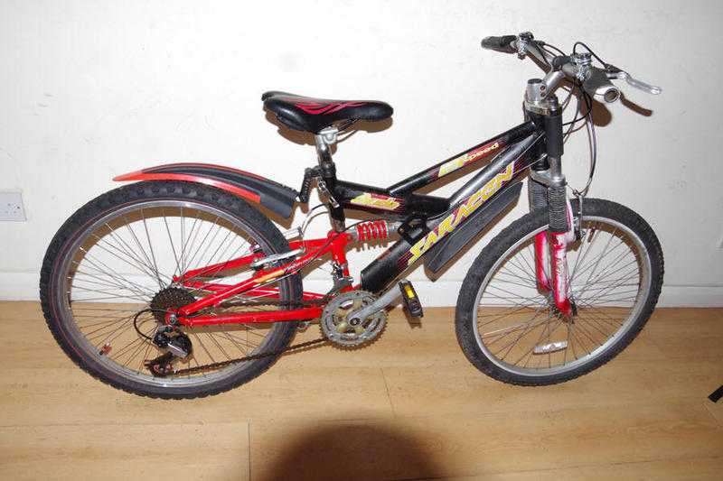 Saracen Teenagers Mountain Bike. 21 speed. 24 inch wheels (Suit 10 yrs to 14 yrs).
