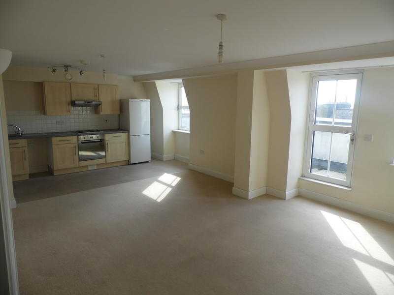 SB Lets are Delighted to Offer a 3 Bedroom Top Floor Flat with Lift Access and Private Parking.