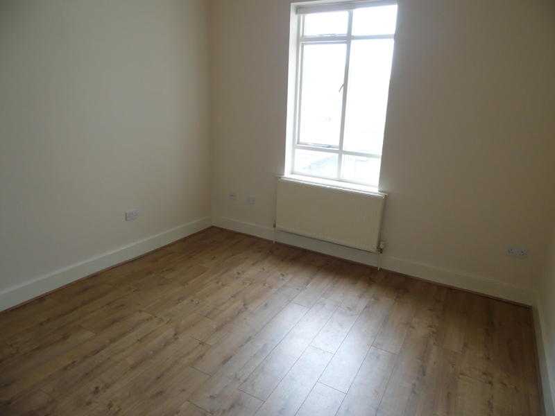 SB Lets are Delighted to Offer a Large Studio Flat Available in Kings Road, Central Brighton