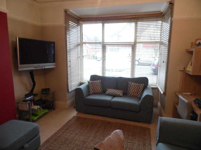 SB Lets are Delighted to Offer a Lovely 2 Bedroom Holiday Let with a Garden Off New Church Road