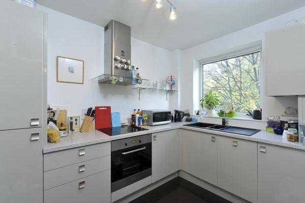 SB Lets are delighted to offer a modern two bedroom 4th floor flat with 2 lifts available Battersea