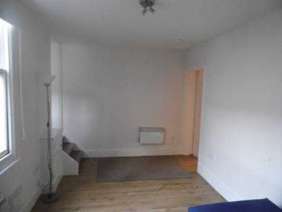 SB Lets are Delighted to Offer a Very Large Studio Flat Located in the Centre of Brighton