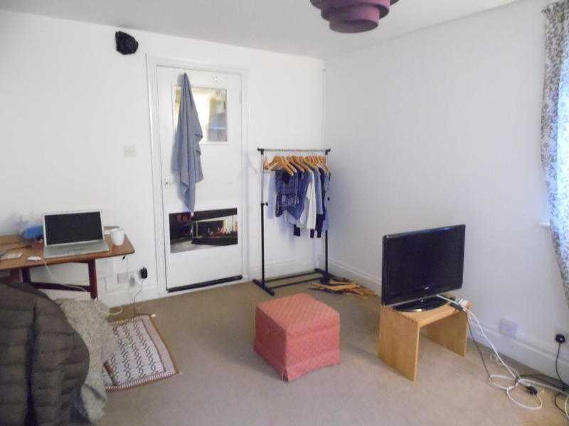 SB Lets are delighted to offer this fantastic 1 bedroom flat in central Hove, with stunning garden