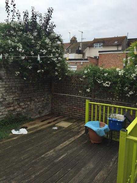 SB Lets are delighted to offer this lovely 2 bedroom flat in central Hove, fantastic location.