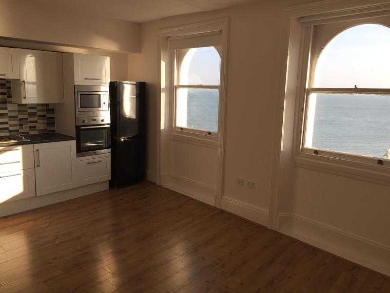 SB Lets are Delighted to Offer this Wonderful, Large Studio Flat Located in Kings Road Brighton