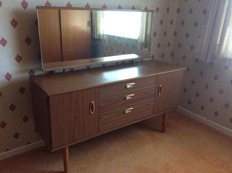 Schreiber Dressing Table