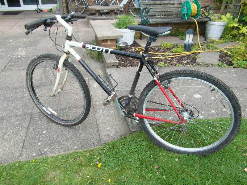 Scott 18quot frame. 1990 Pro red, black and white model. 21 speed Suntour. Been stored.