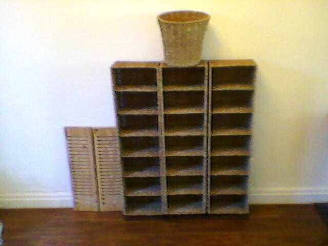 (SEAGRASS) CD storage stands waste paper bin.