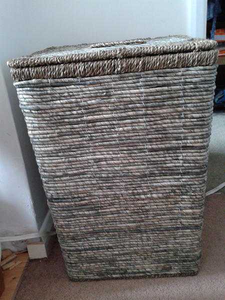 Seagrass laundry basket