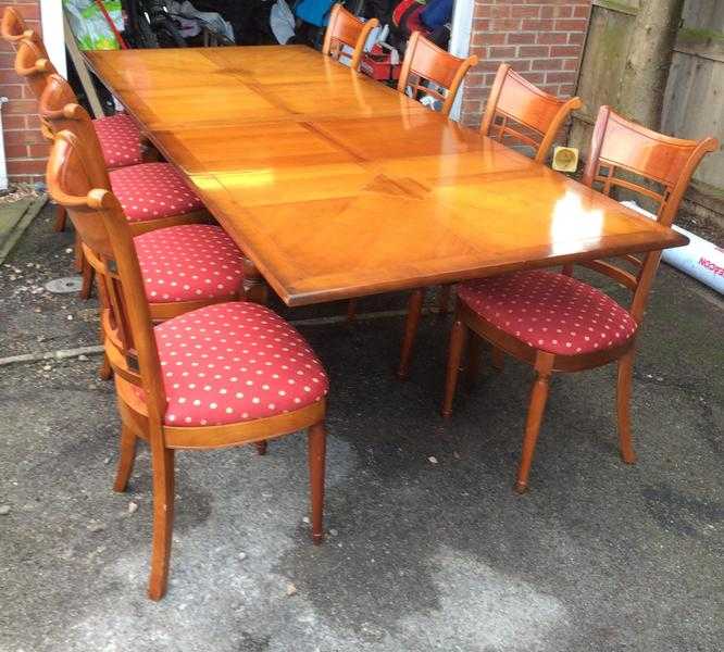 Seige collinete 8 seater dinning table and chairs