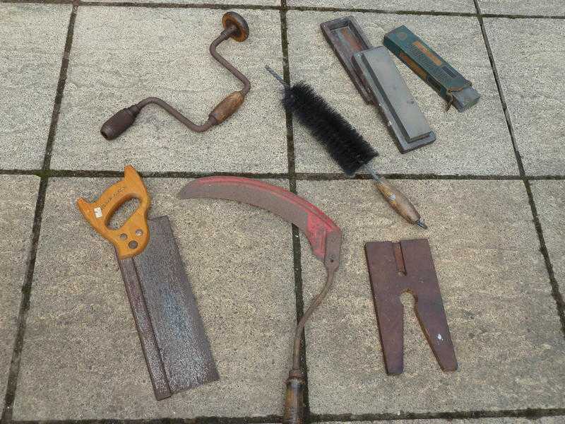 SELECTION OF DIY TOOLS