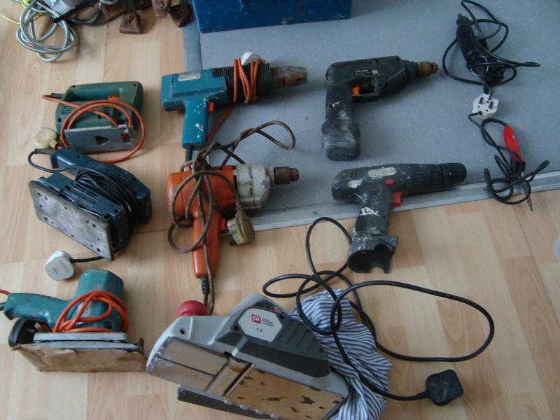 SELECTION OF POWER TOOLS