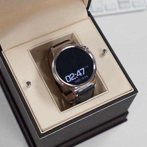 selling brand new huawei smartwatch