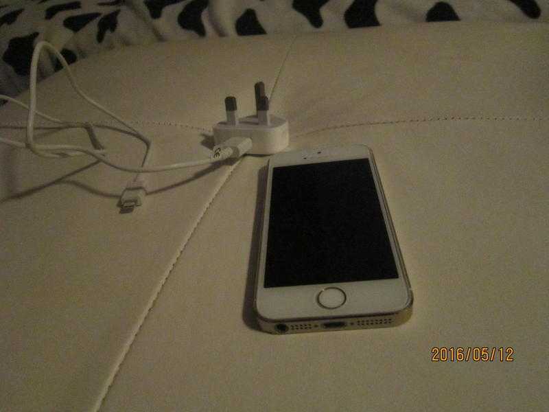 Selling Iphone 5s gold 64gb Unlocked for all network. Good condition.