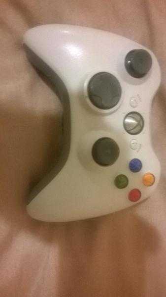 SELLING TWO WHITE XBOX360 CONTROLLERS