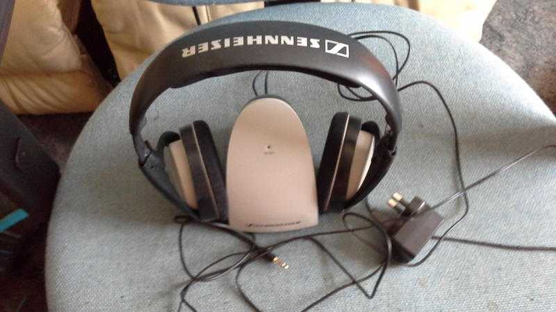 Sennheiser HDR110 2 Wirelesss Headphones And Receiver