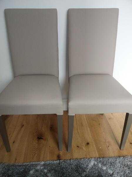 Set (2x) Cream faux Leather Dining Chair - Brand New (Retail value 60)