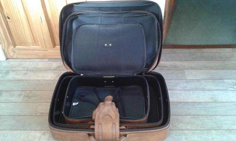 Set of 3 Brown Suitcases