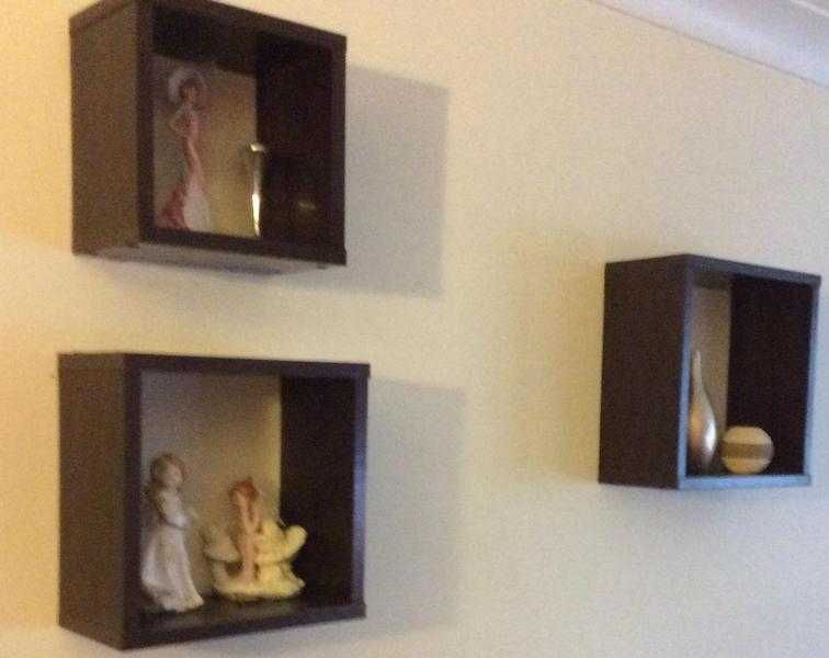 SET OF 3 DARK BROWN WALL CUBES