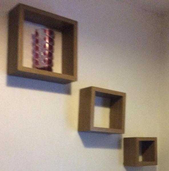 SET OF 3 WALL CUBES IN MID OAK