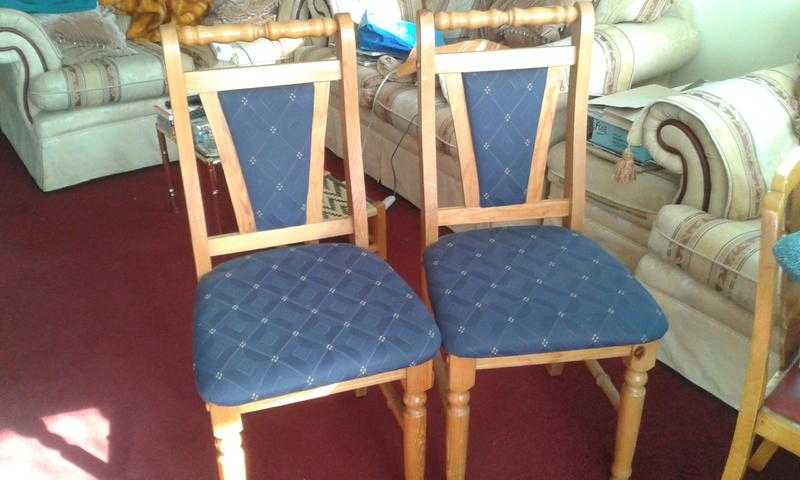 Set of 4 dining chairs