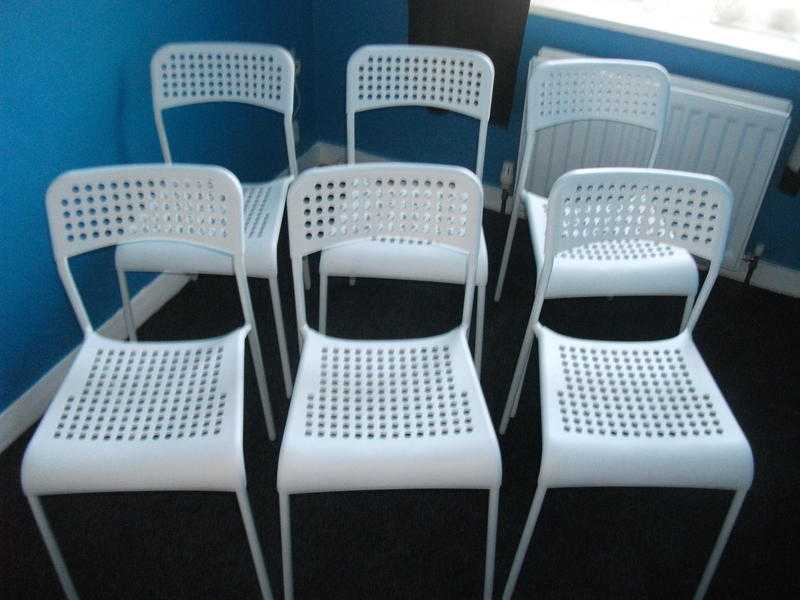Set of 6 white chairs