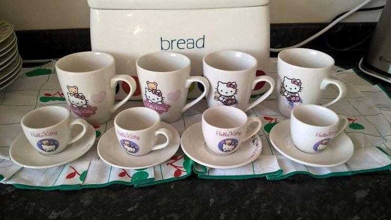 Set of cups of hello kitty