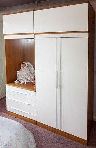 Set of wardrobes and drawers