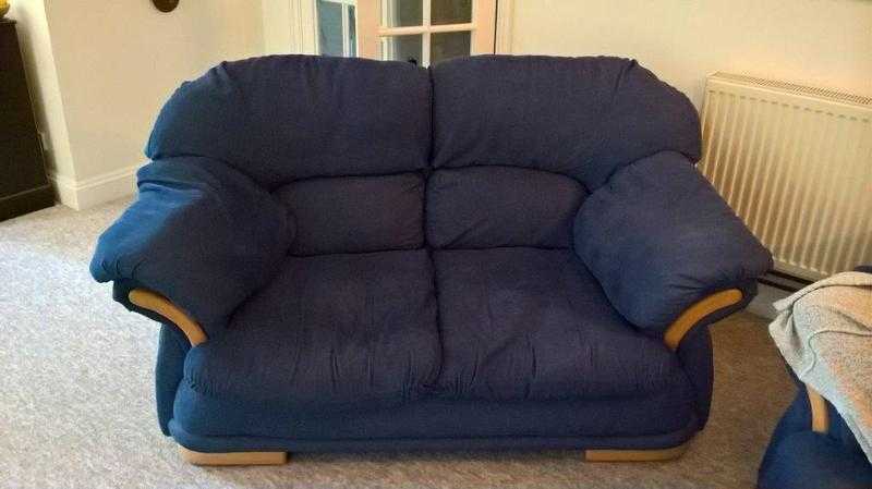 Setteesofa and 2 matching arm chairs good condition FREE if you collect between 9 and 12 tomorrow