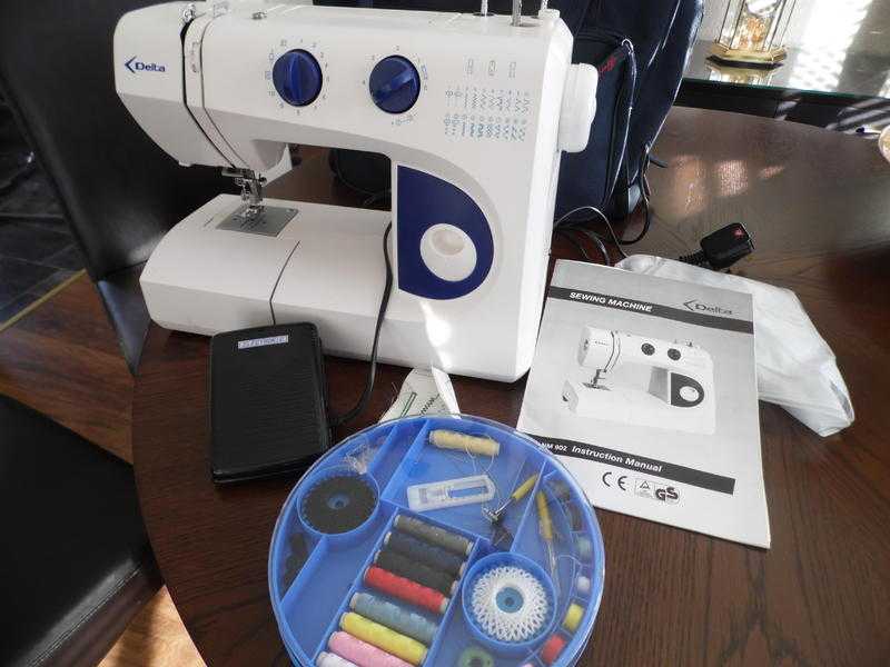 Sewing Machine with Auto  Manual Stitches