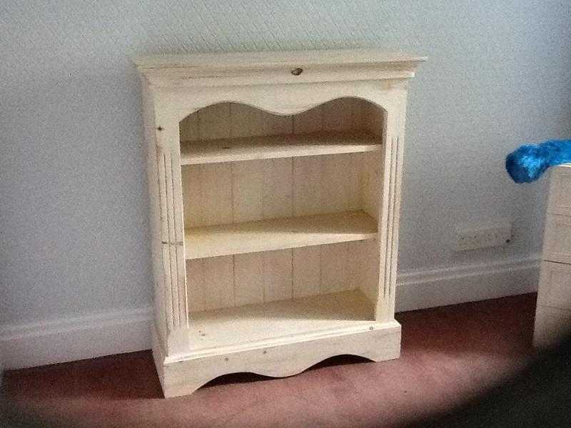 Shabby chic bookcase